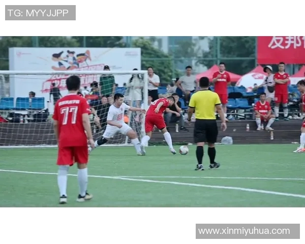 足球明星们在比赛中展现射门霸气瞬间的精彩图片合集