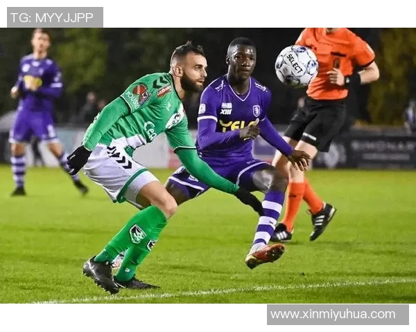 足球明星们的圣诞节欢庆瞬间分享温馨与快乐的节日氛围