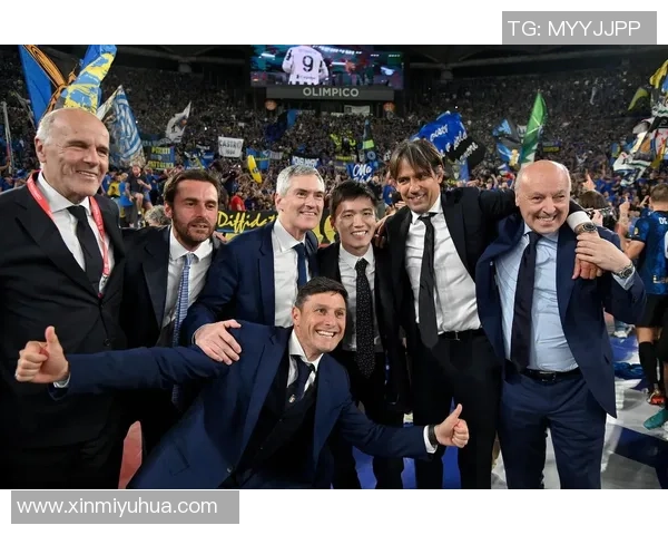 足球明星捧杯瞬间定格荣耀时刻展现无尽激情与梦想成真