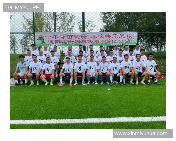 足球明星欢庆新年盛典精彩瞬间分享与祝福满满的节日气氛