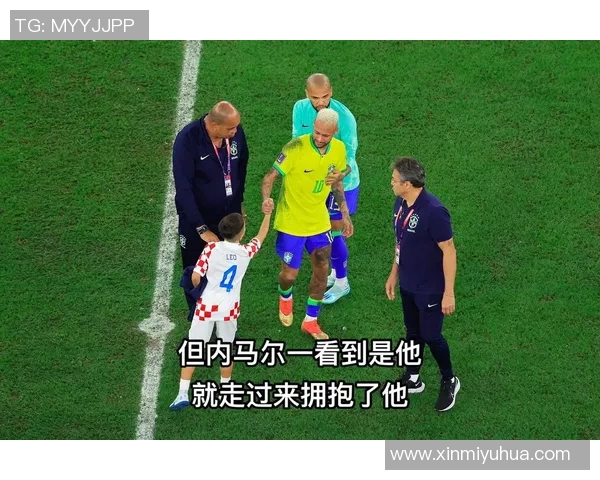 足球明星温情瞬间抱儿子视频曝光展现父爱如山的动人画面