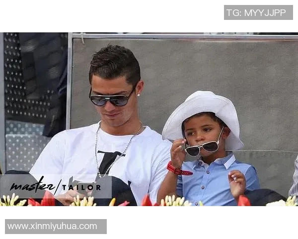 足球明星绅士风范正装魅力展现时刻的精彩瞬间与时尚品味